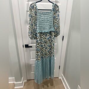 Taylor Beautiful blue boutique dress size 10 (large) tie back dress